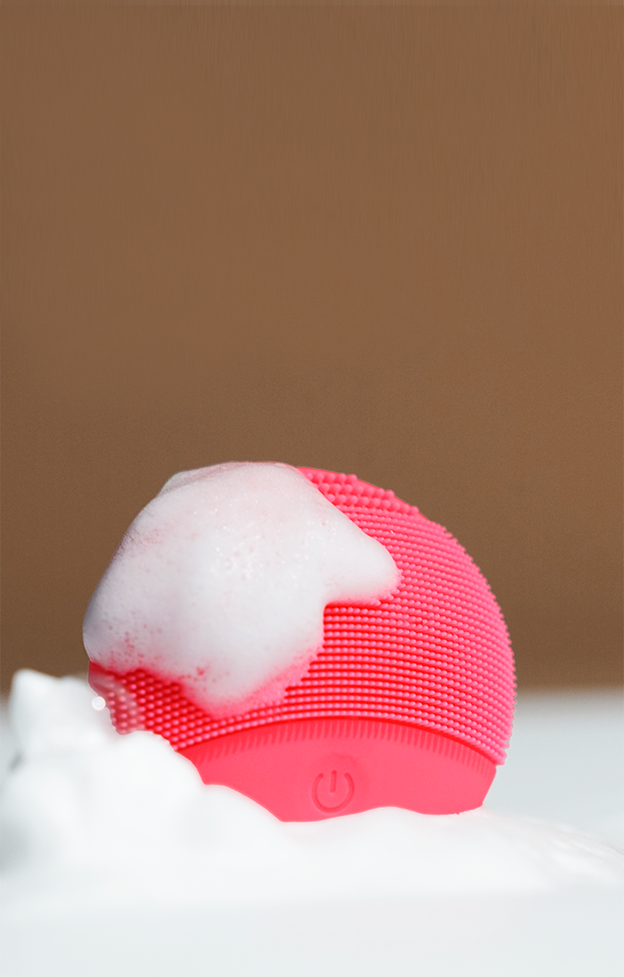 Glow Booster Cleansing Brush